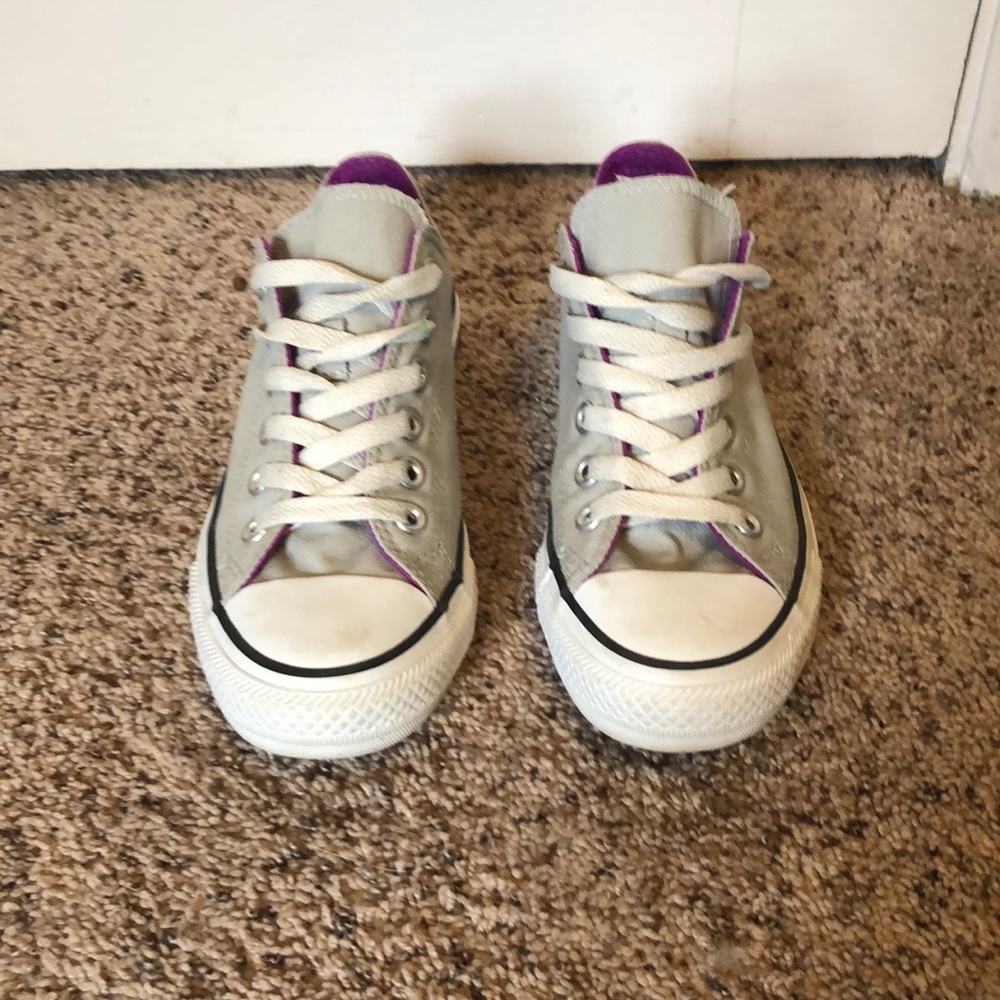 Grey converses
